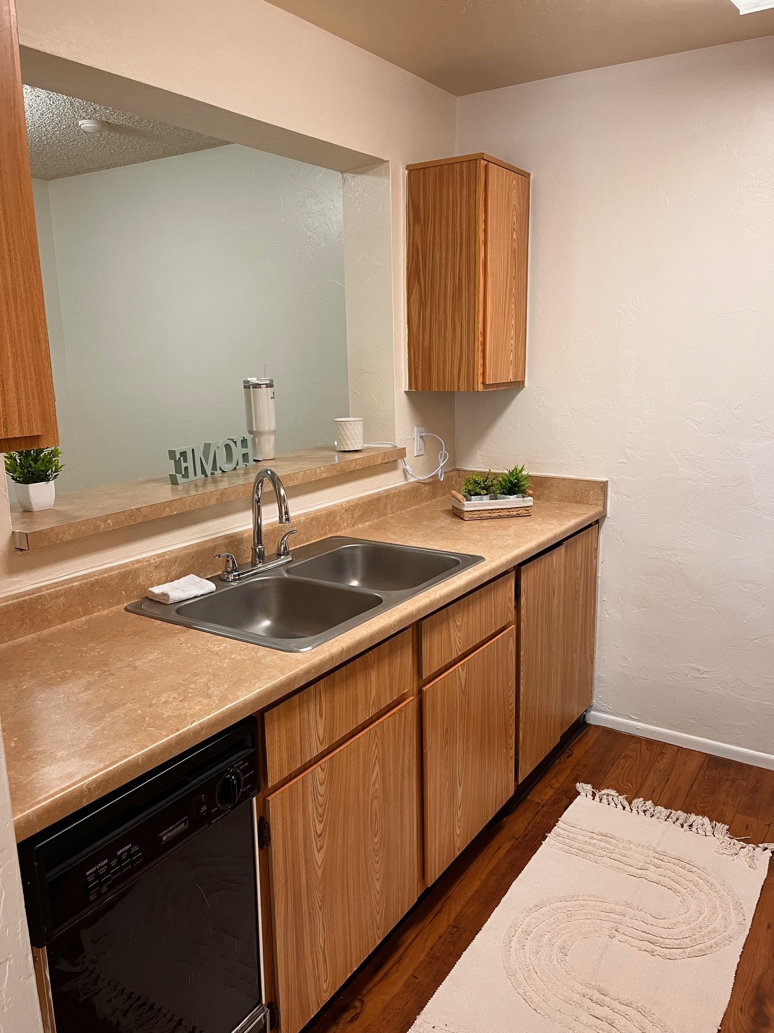 silverado apartment deluxe kitchen